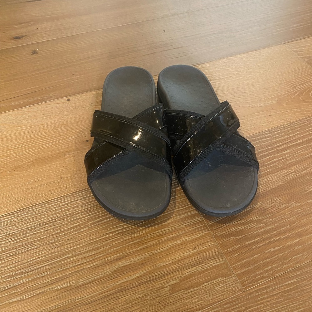 Vionic Women’s Black Patent Leather Slide Sandals Size 10